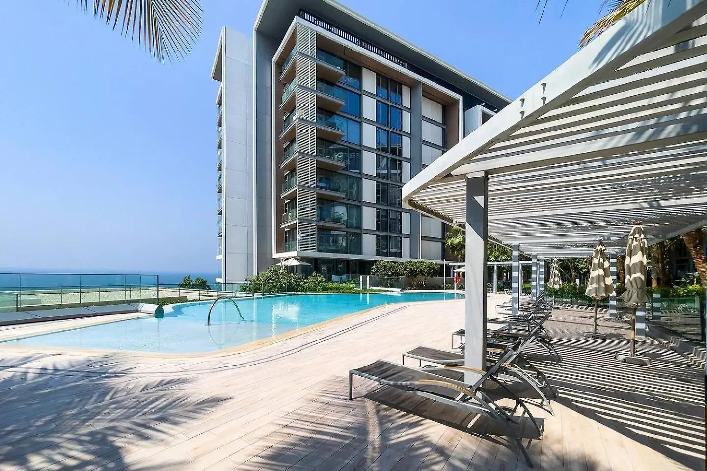 Bluewaters Sea View 2Br Pool & Gym & Beachfront Dubai Apartment